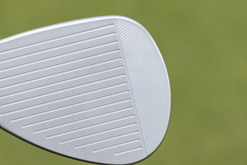 Grooves on the wedges